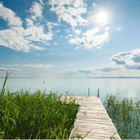 Nyaraló privát Balaton-parttal Balatonakarattya Exterior foto